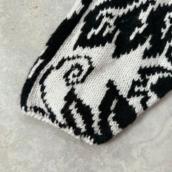 VINTAGE Knitting Needles Black White Floral Sweater Tassles Size L Womens - Picture 6 of 7